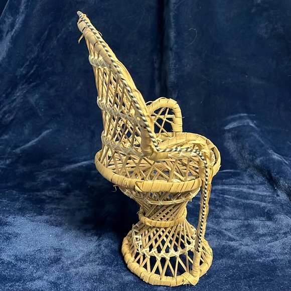 VTG Boho Wicker Peacock Doll Chair - Picture 5 of 5